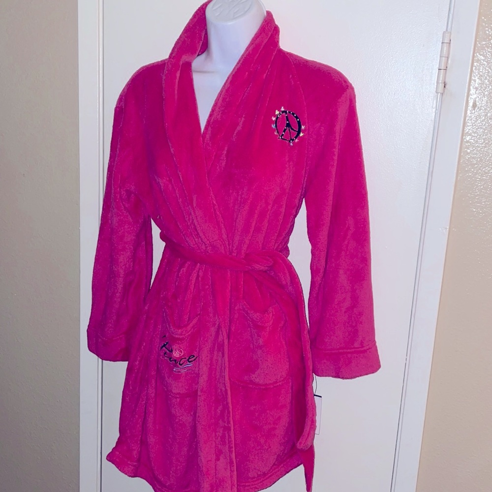 Xhiliration Barbie hot pink peace robe tie waist plush soft short size L